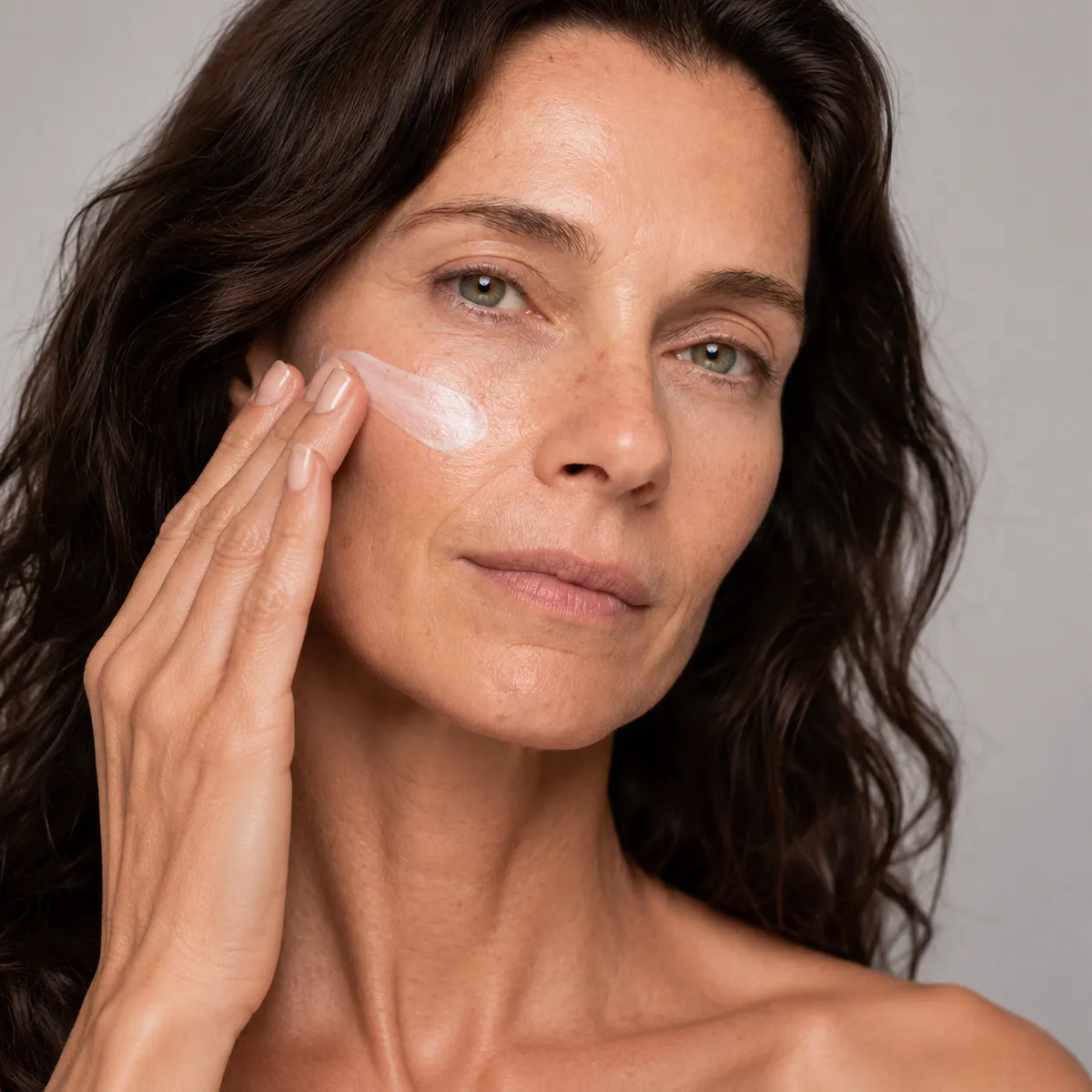 Aplica Dermavic SPF50+